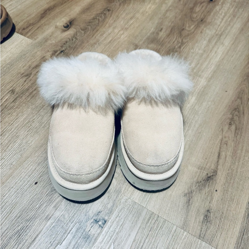 Ugg Women's Cream Sherpa lined Slip-Ons
